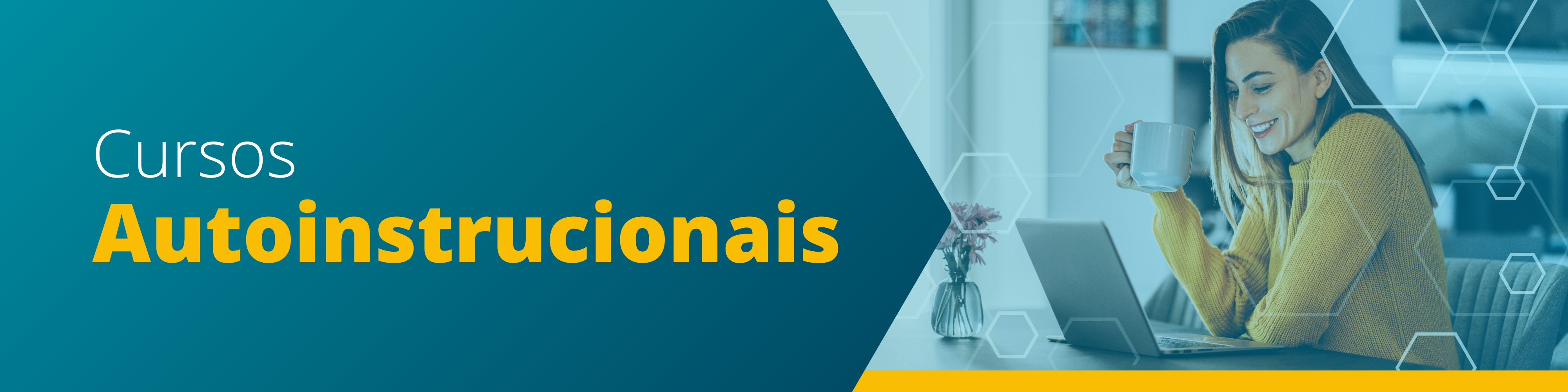 Banner dividido entre um fundo azul escuro com um texto "Cursos Autoinstrucionais" e uma mulher sorridente ao notebook.