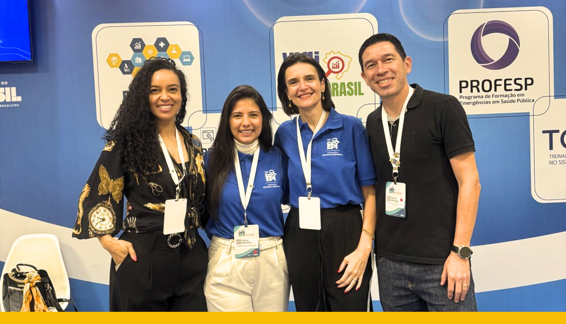 Grupo de pessoas reunido no estande do PROFEPI durante a 18ª ExpoEpi
